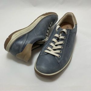 ECCO leather lace-up bowling-type retro-inspired tennis shoes.